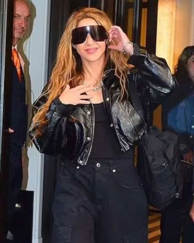 Shakira Isabel Mebarak Met Gala 2024 Shiny Black Cropped Leather Jacket - Image 2